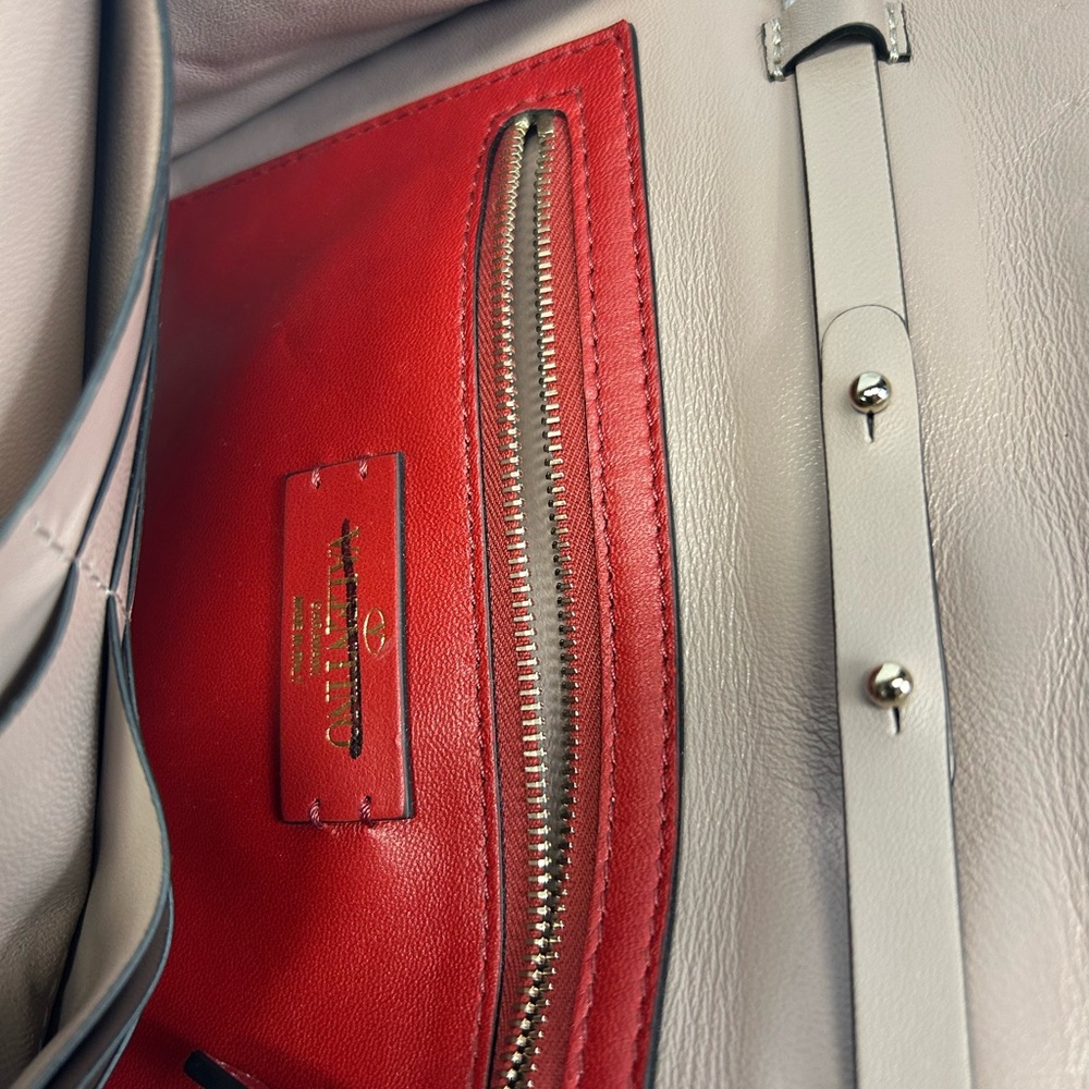 Valentino Garavani

Rockstud Spike Nappa Leather Crossbody Clutch Bag - Picture 11 of 14